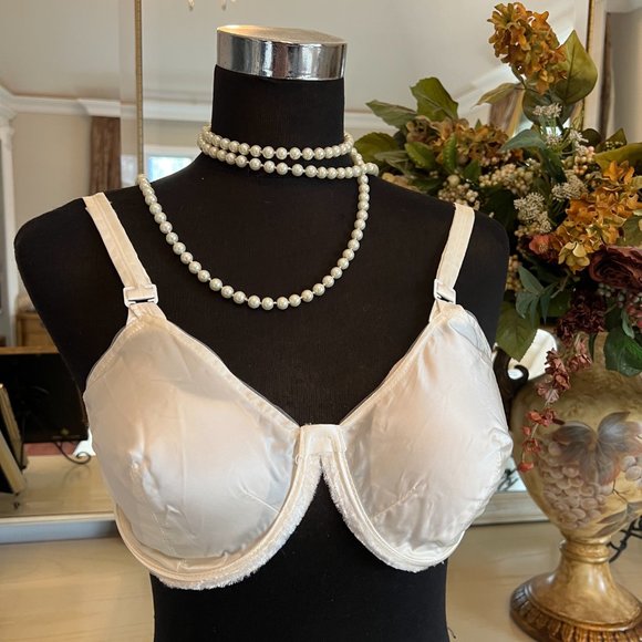 Vintage Franco' by Graceform Minimizing Bra Hand Sewn with Velvet In White - Picture 3 of 16